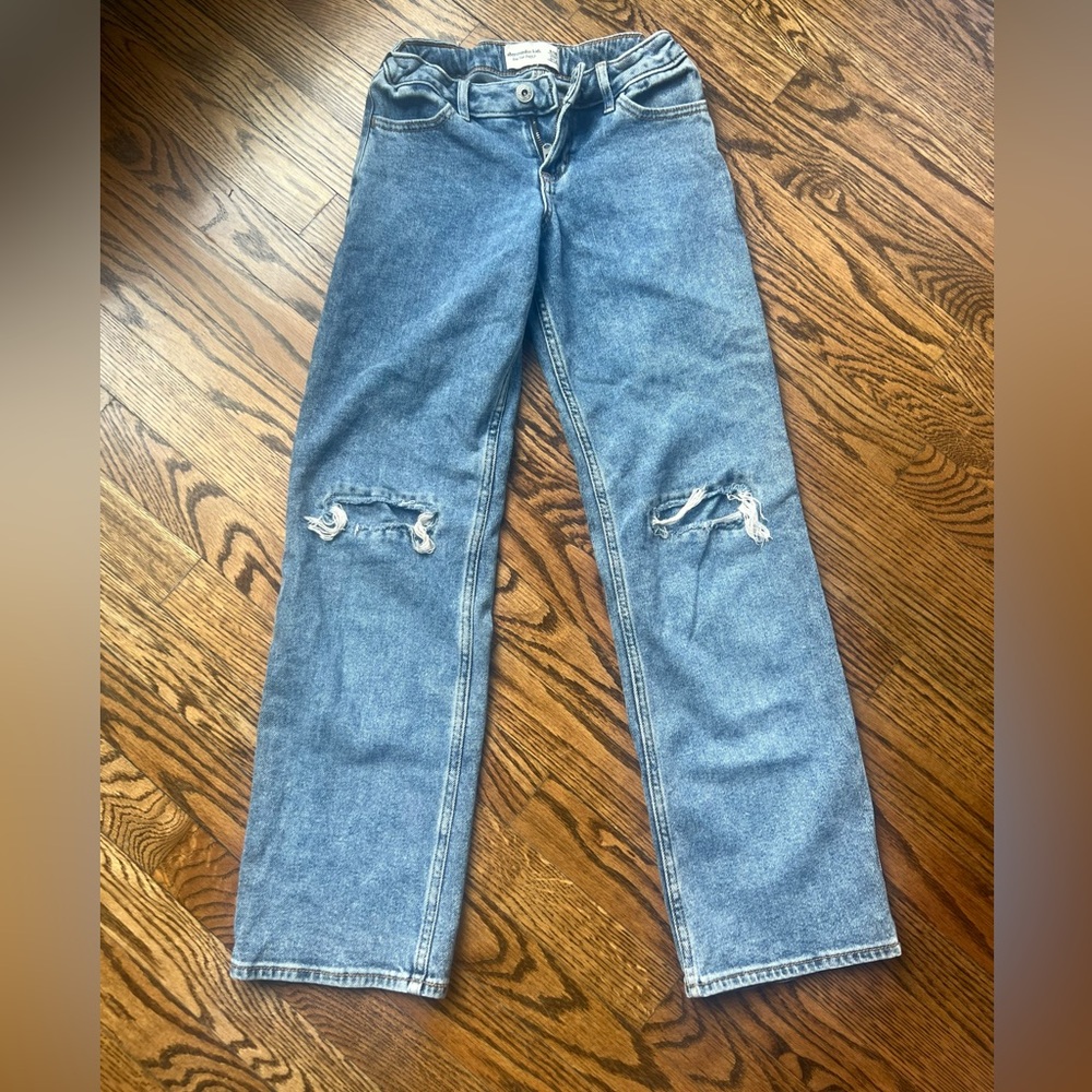 Girls Abercrombie Low Rise Baggy Jeans - Size 9/10 Long
